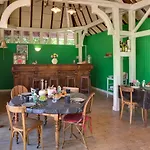 Pensjonat De Charme Avec Piscine - Le Monde De Charlie - Proche Vichy Bellerive-sur-Allier