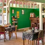 Chambres De Charme Avec Piscine - Le Monde De Charlie - Proche Vichy Guest house