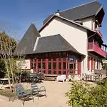 Pensionat De Charme Avec Piscine - Le Monde De Charlie - Proche Vichy 4*
