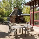 Pensjonat De Charme Avec Piscine - Le Monde De Charlie - Proche Vichy 4*