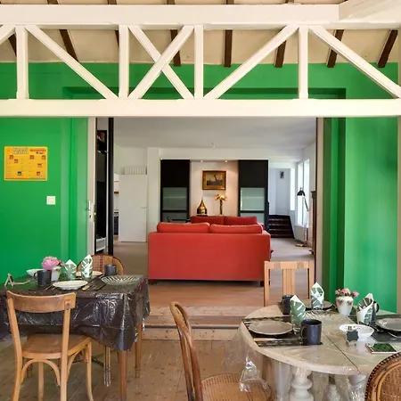 Le Monde De Charlie Гостевой дом Бельрив-сюр-Алье