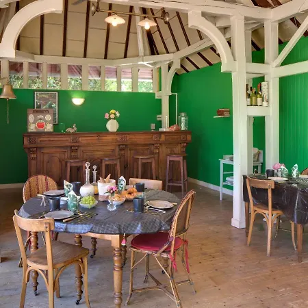 Гостевой дом Le Monde De Charlie Бельрив-сюр-Алье