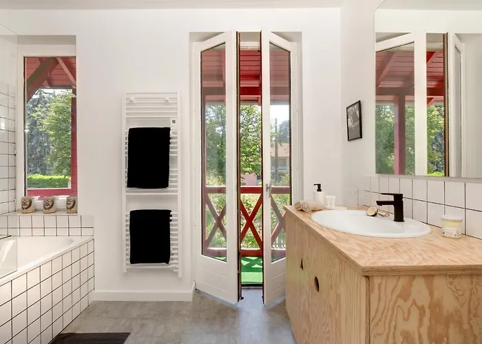 Гостевой дом Chambres De Charme Avec Piscine - Le Monde De Charlie - Proche Vichy Бельрив-сюр-Алье