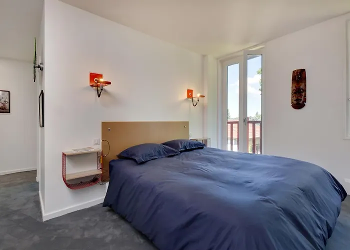 Гостевой дом Chambres De Charme Avec Piscine - Le Monde De Charlie - Proche Vichy