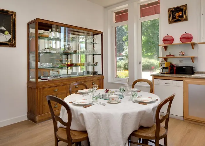 Гостевой дом Chambres De Charme Avec Piscine - Le Monde De Charlie - Proche Vichy Бельрив-сюр-Алье